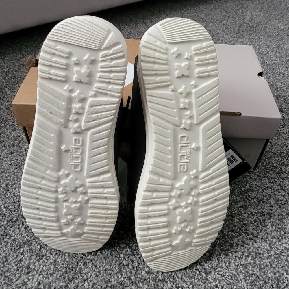 NWT! Hey Dude Wendy - 6 - Picture 2 of 4